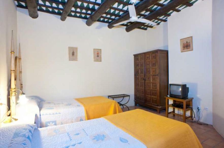 Hostal La Riera Torroella De Montgri Luaran gambar