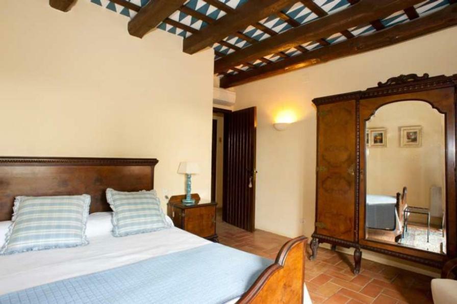 Hostal La Riera Torroella De Montgri Luaran gambar